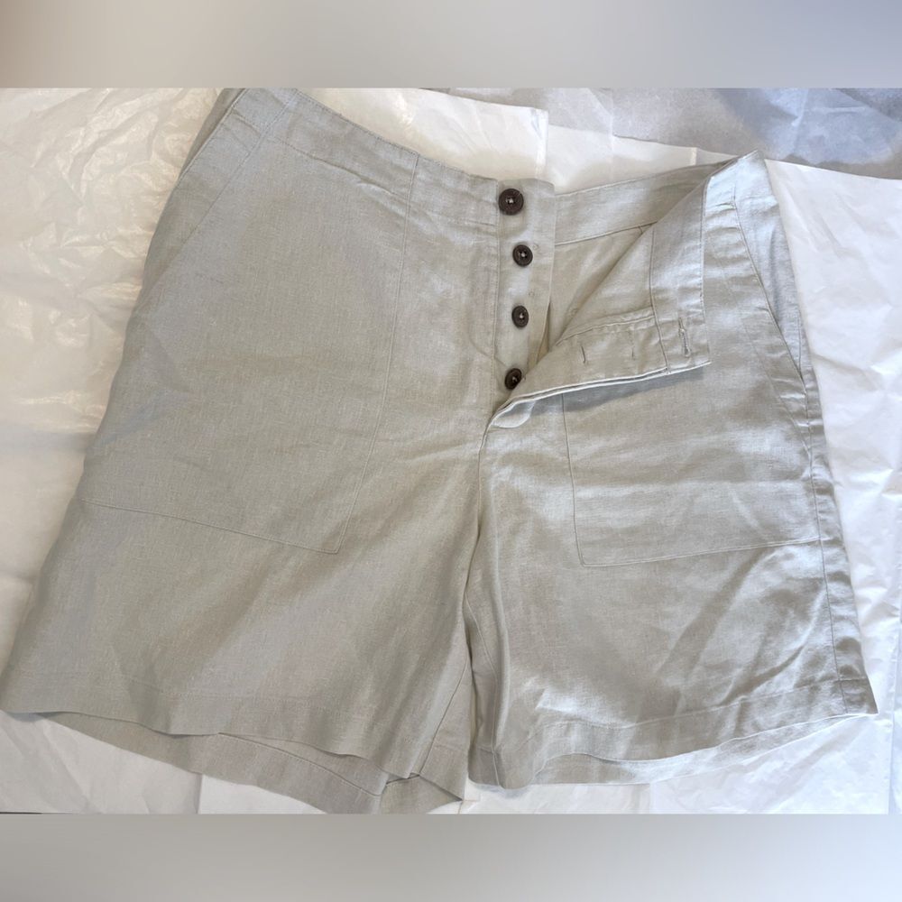 Patagonia Women’s 100% Hemp Light Beige Button-Front Shorts size 10